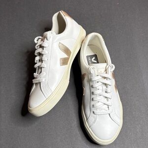 Women’s Veja Sneakers White With Metallic Logo Size 5